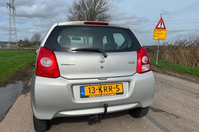 Suzuki Alto (2010) thumbnail 4