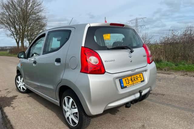 Suzuki Alto (2010) thumbnail 5