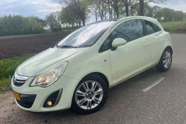 Opel Corsa (2011) thumbnail 1