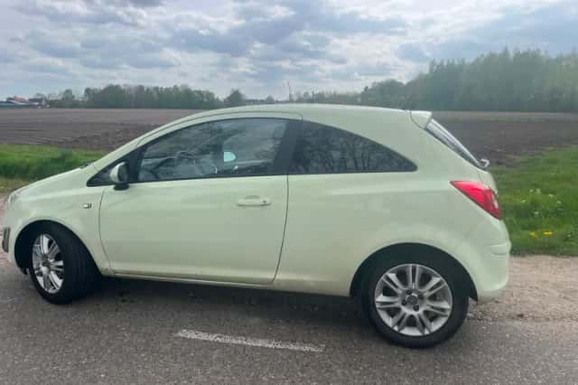 Opel Corsa (2011) thumbnail 2