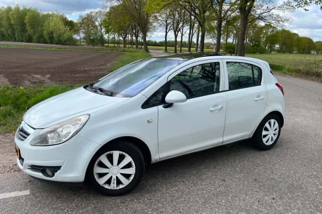 Opel Corsa (2009) thumbnail 1
