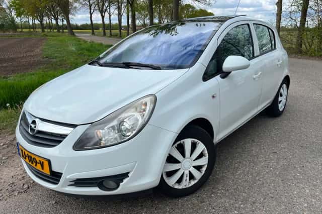 Opel Corsa (2009) thumbnail 2