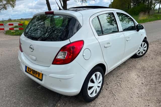 Opel Corsa (2009) thumbnail 6