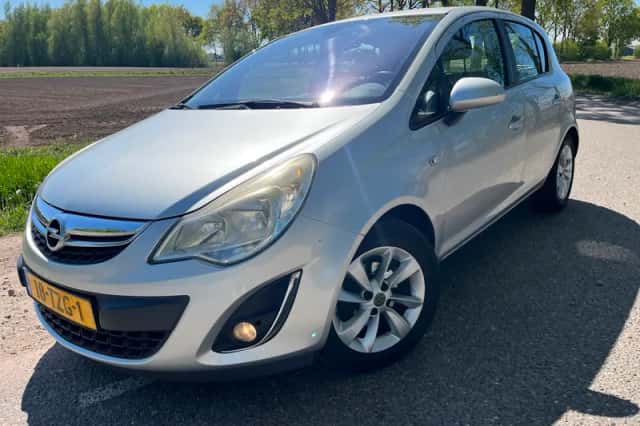 Opel Corsa (2012) thumbnail 1