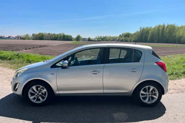 Opel Corsa (2012) thumbnail 3