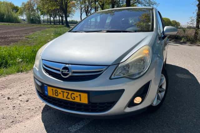 Opel Corsa (2012) thumbnail 4