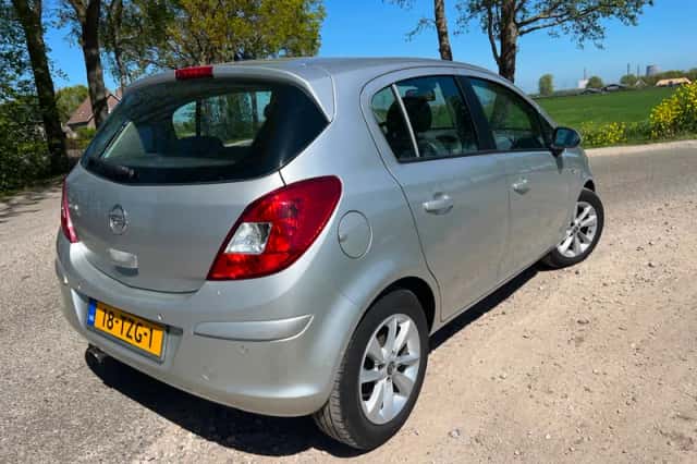 Opel Corsa (2012) thumbnail 6
