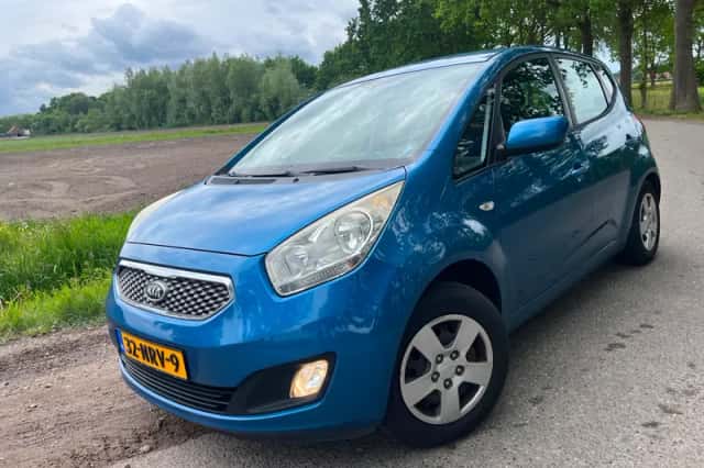Kia Venga (2010) thumbnail 2
