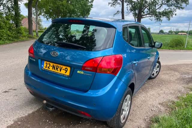 Kia Venga (2010) thumbnail 3