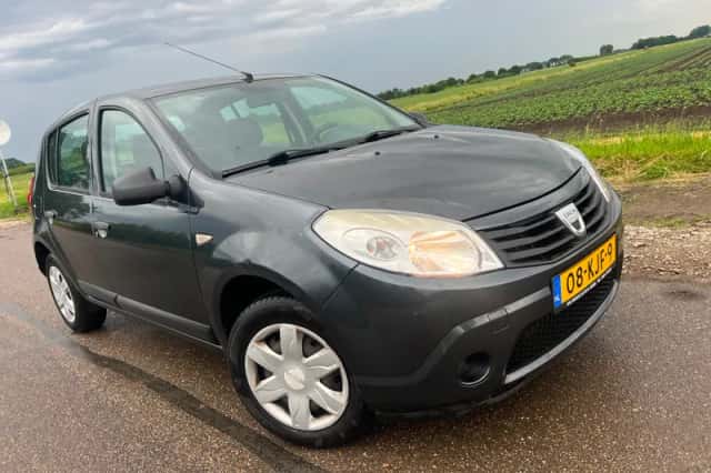 Dacia Sandero (2009) thumbnail 2