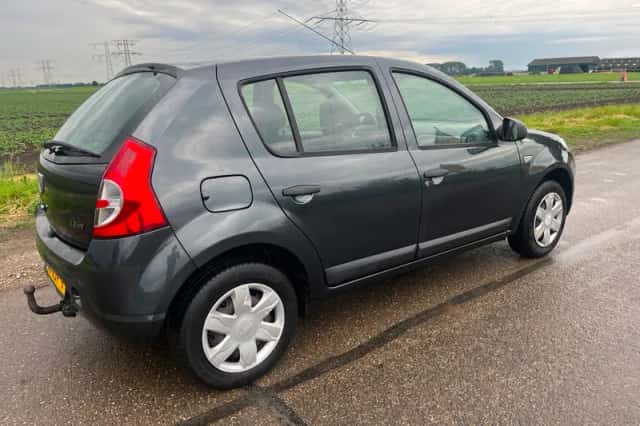 Dacia Sandero (2009) thumbnail 3