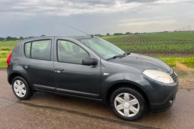 Dacia Sandero (2009) thumbnail 4