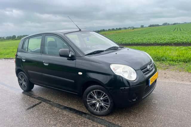 Kia Picanto (2010) thumbnail 2
