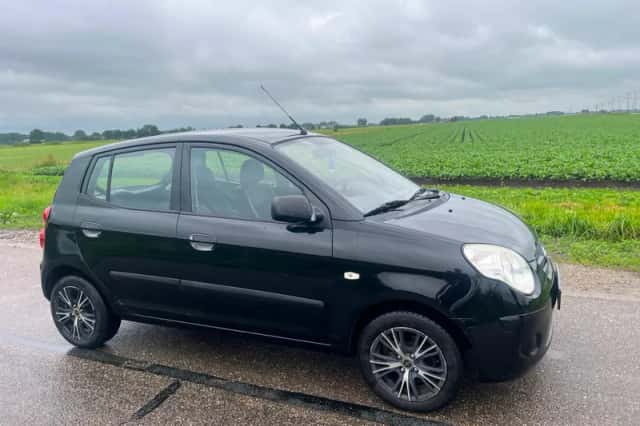 Kia Picanto (2010) thumbnail 3