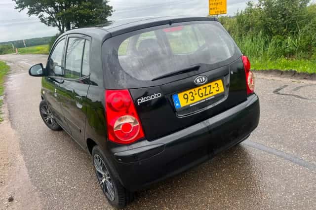 Kia Picanto (2010) thumbnail 6