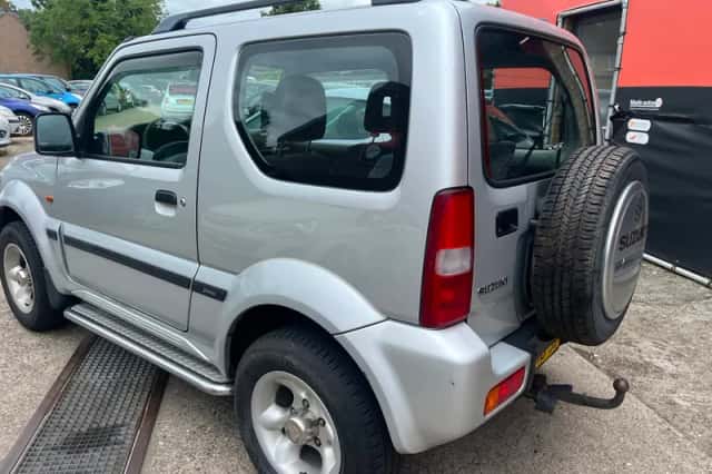 Suzuki Jimny (2003) thumbnail 5