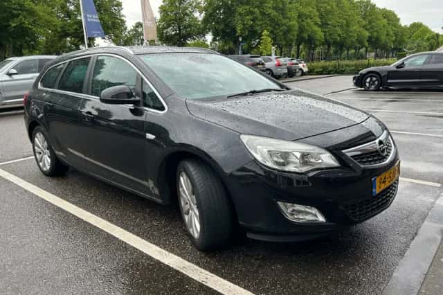 Opel Astra Sports Tourer (2011) thumbnail 1