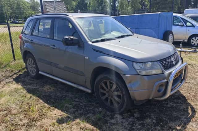 Suzuki Grand Vitara (2005) thumbnail 1