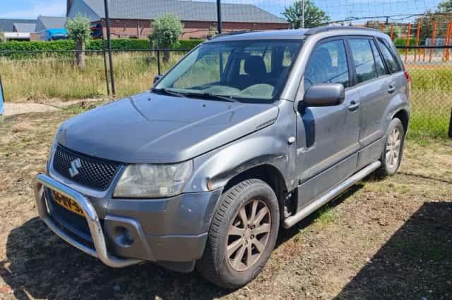 Suzuki Grand Vitara (2005) thumbnail 3