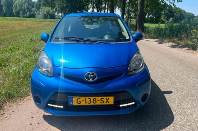 Toyota Aygo (2012) thumbnail 2