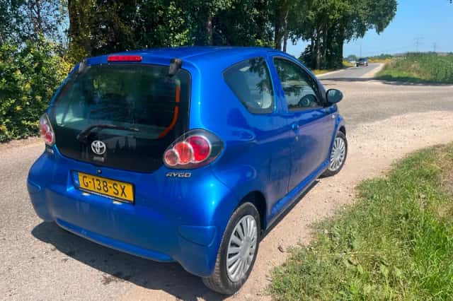 Toyota Aygo (2012) thumbnail 3