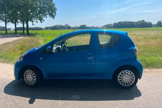Toyota Aygo (2012) thumbnail 5