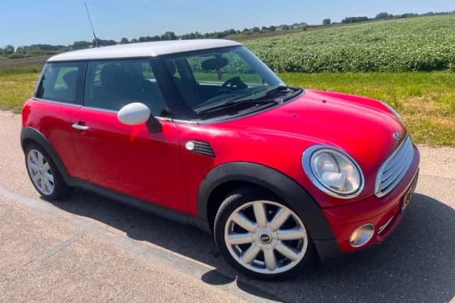 MINI Cooper (2010) thumbnail 1