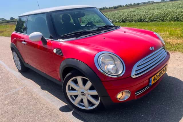 MINI Cooper (2010) thumbnail 2