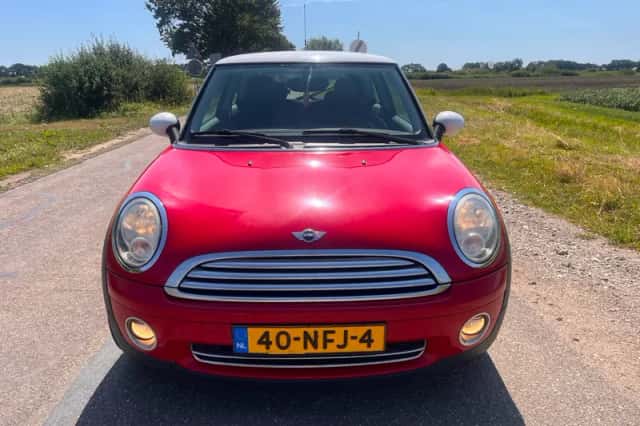 MINI Cooper (2010) thumbnail 4