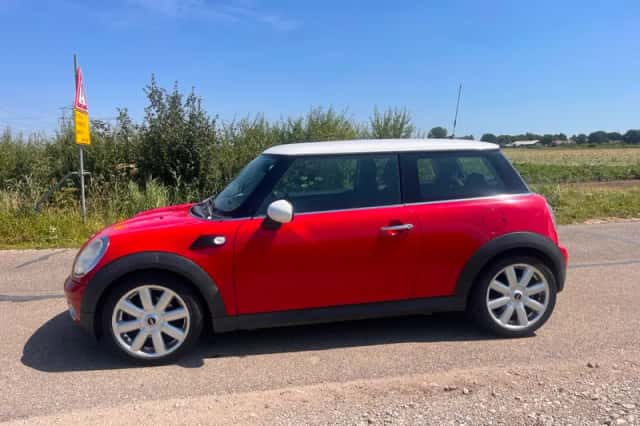 MINI Cooper (2010) thumbnail 5