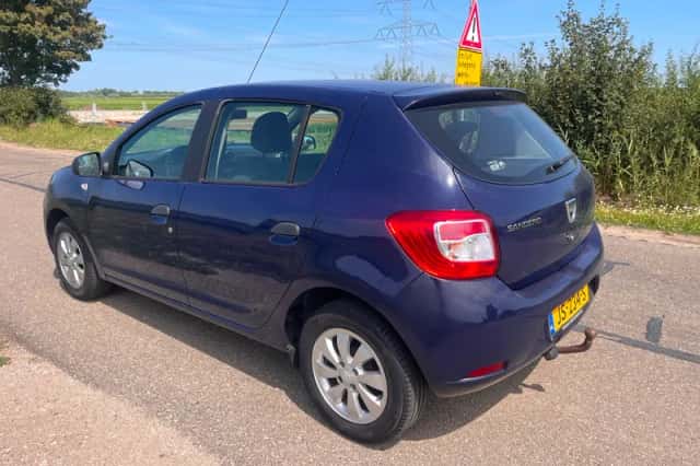 Dacia Sandero (2016) thumbnail 3