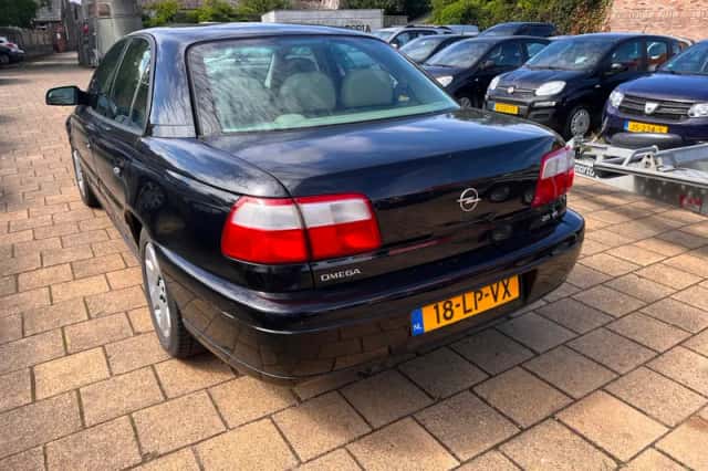 Opel Omega (2003) thumbnail 5