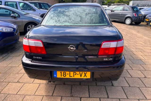 Opel Omega (2003) thumbnail 6