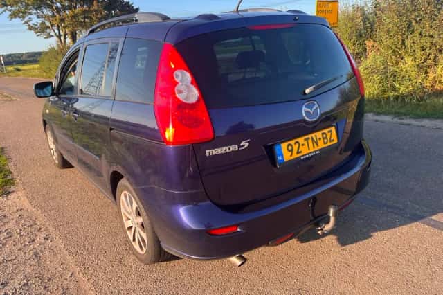Mazda 5 (2006) thumbnail 2