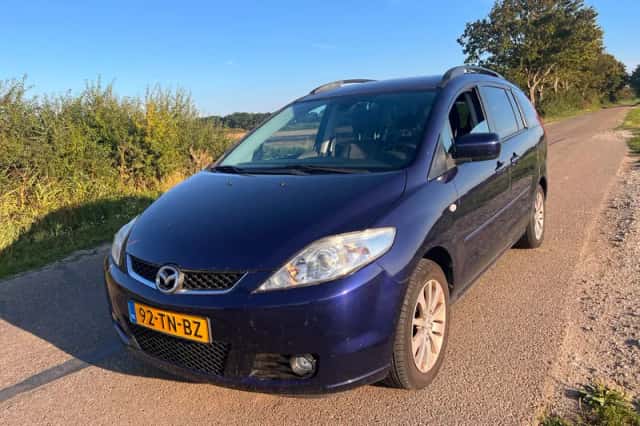 Mazda 5 (2006) thumbnail 3