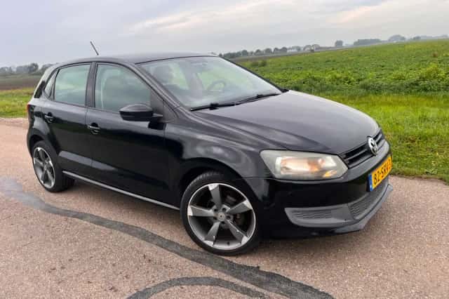 Volkswagen Polo (2011) thumbnail 2