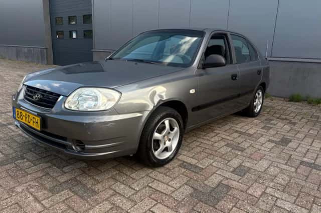 Hyundai Accent (2005) thumbnail 2
