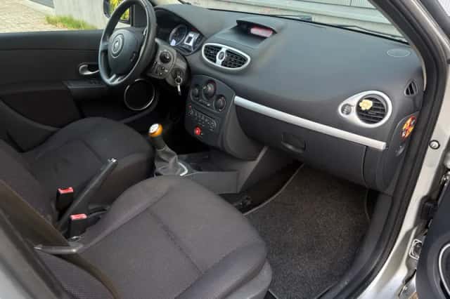 Renault Clio (2009) thumbnail 3