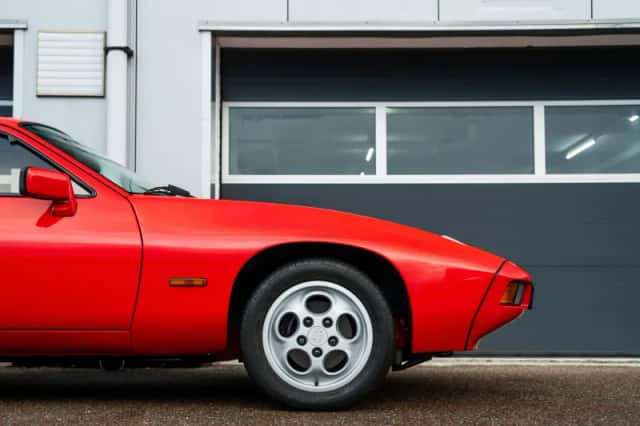 Porsche 928 (1978) thumbnail 3