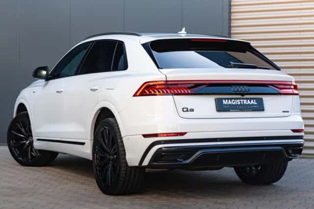 Audi Q8 (2022) thumbnail 2