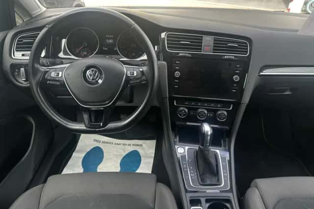 Volkswagen Golf (2019) thumbnail 3