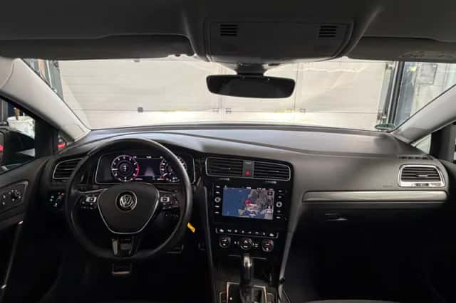 Volkswagen Golf (2019) thumbnail 3