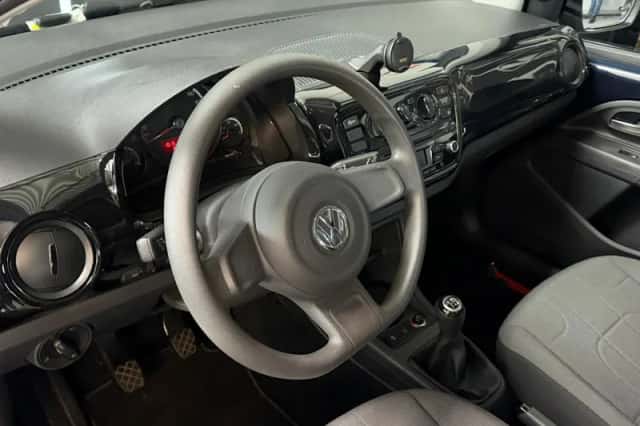 Volkswagen Up! (2015) thumbnail 3