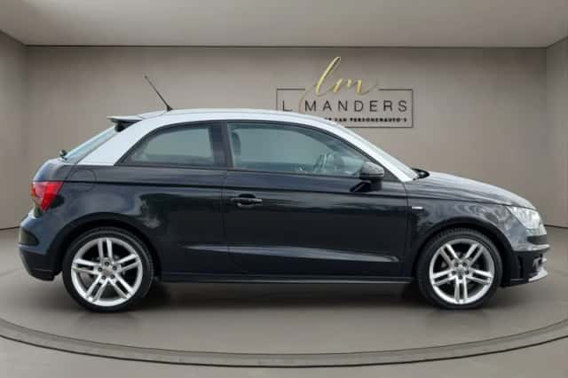 Audi A1 (2011) thumbnail 2