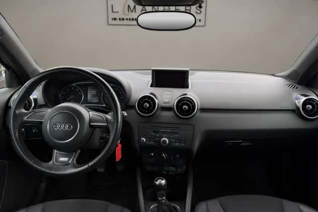 Audi A1 (2011) thumbnail 3