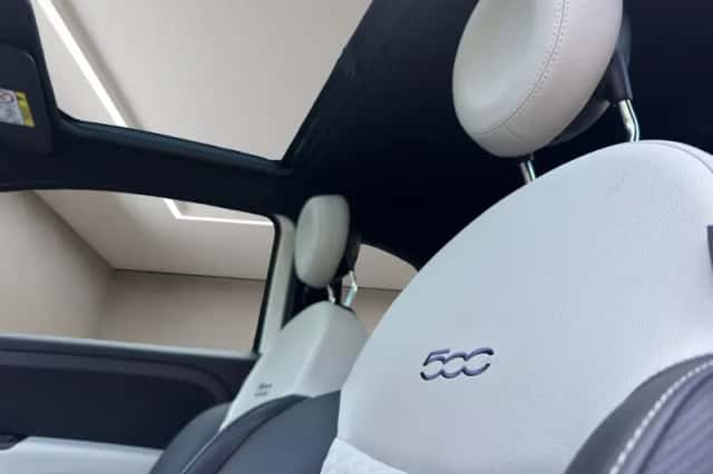 Fiat 500 (2021) thumbnail 4