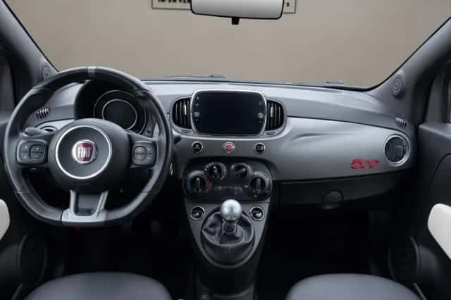 Fiat 500C (2017) thumbnail 3