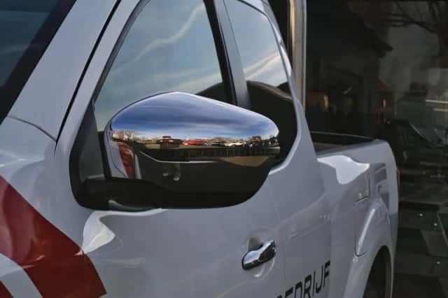 Nissan Navara (2017) thumbnail 3
