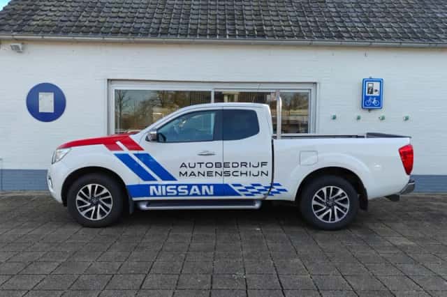 Nissan Navara (2017) thumbnail 4