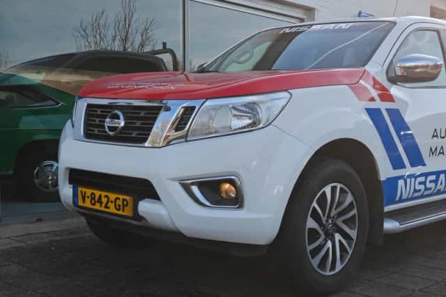 Nissan Navara (2017) thumbnail 5